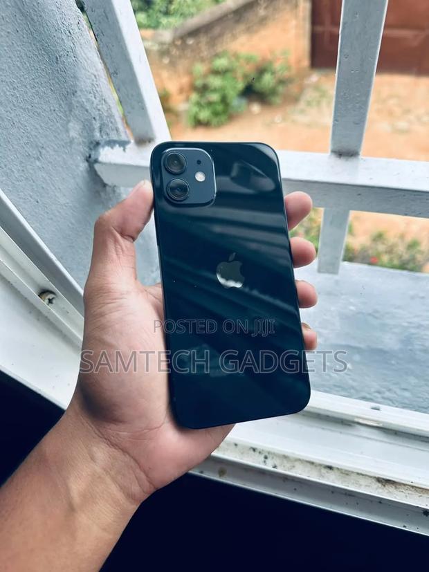 Apple iPhone 12 128 GB Black - main view