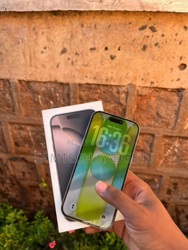 Apple iPhone 16 Pro 256 GB Gold - thumbnail 3