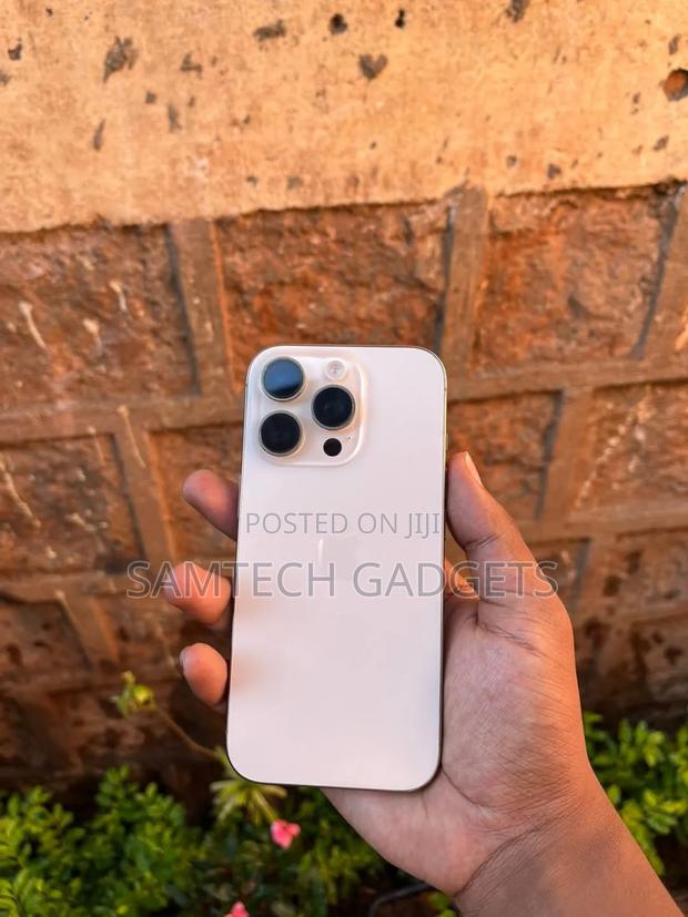 Apple iPhone 16 Pro 256 GB Gold - thumbnail 4