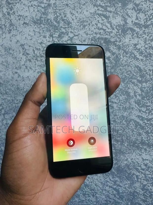 Apple iPhone 7 32 GB Black - thumbnail 2