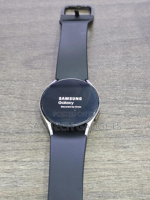 Samsung Galaxy Watch 4 - main view