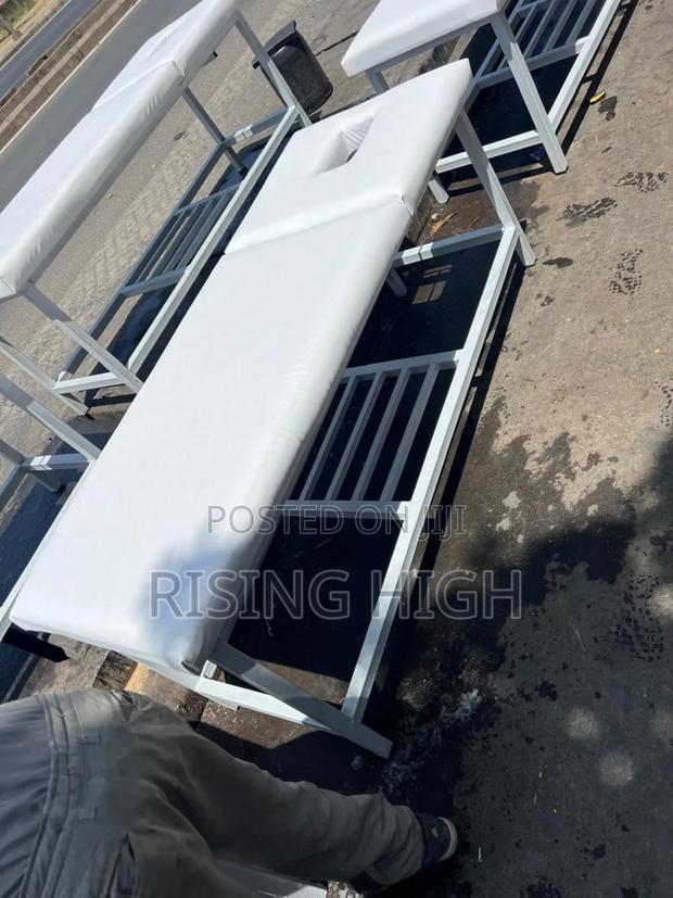 Portable Adjustable Massage Bed With Storage Shelf - main view