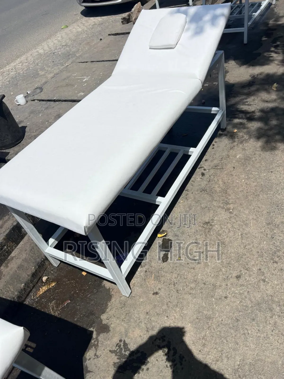 Sturdy Massage Bed With Storage Rack – Foldable Design