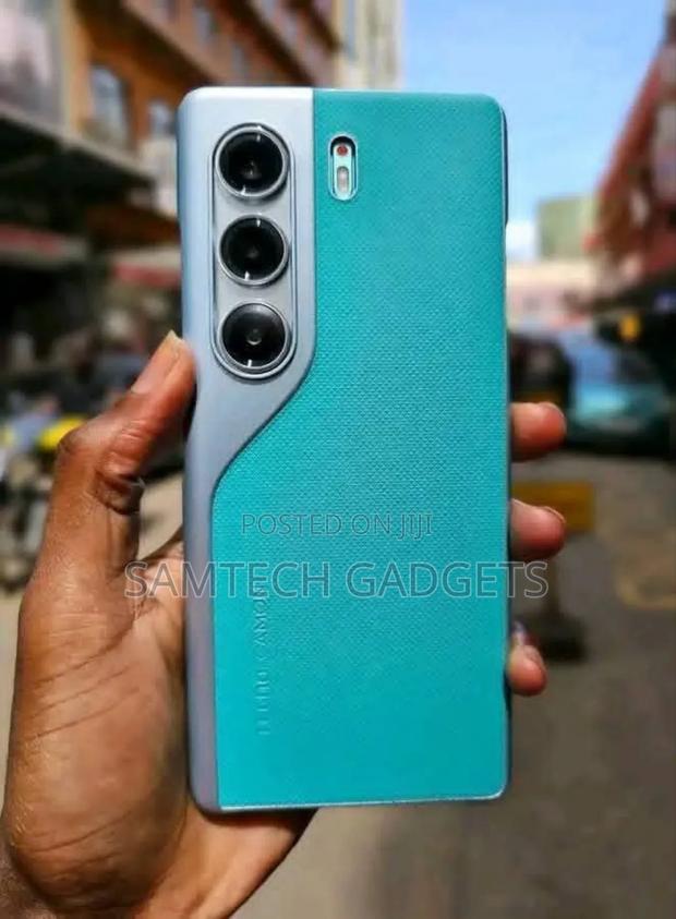 Tecno Camon 40 Pro 5G 256 GB Blue - main view