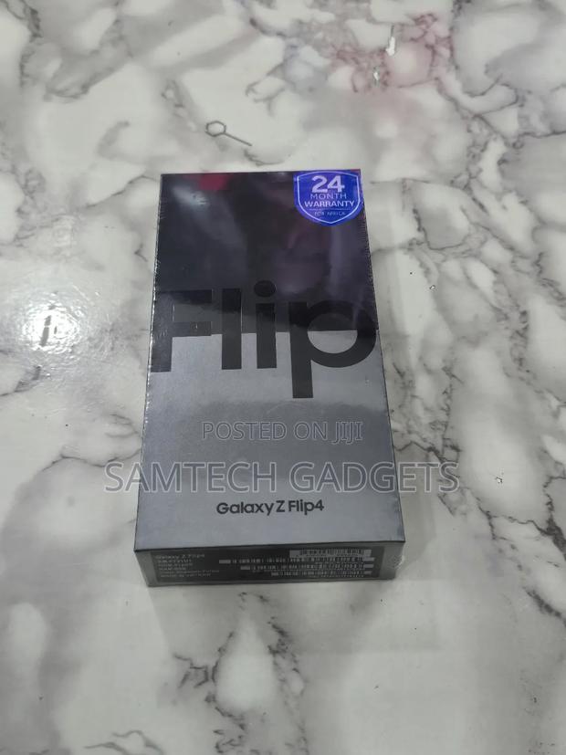 New Samsung Galaxy Z Flip4 512 GB Purple