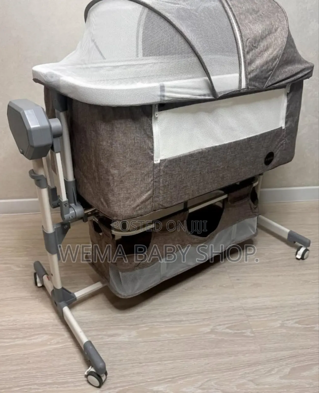 Electric Portable Rocking Bassinet/Cosleeper With Music and Remote