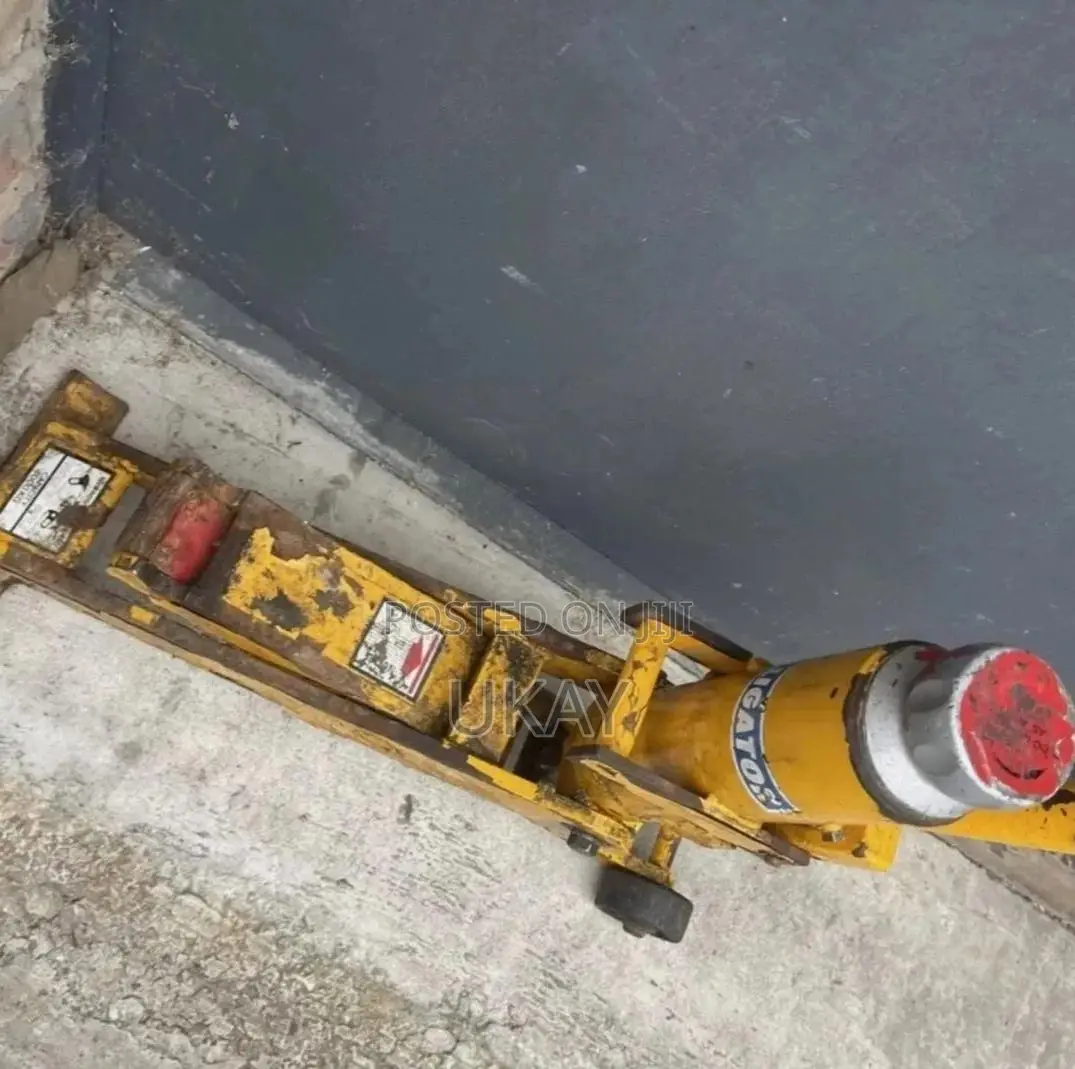 Alligator Hydraulic Jack.