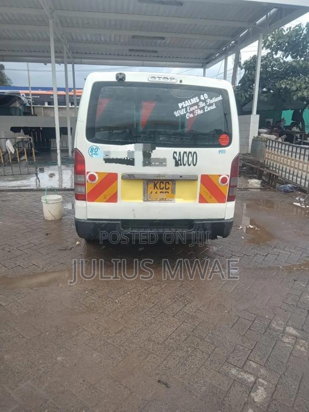 Toyota HiAce 2012 White - thumbnail 2