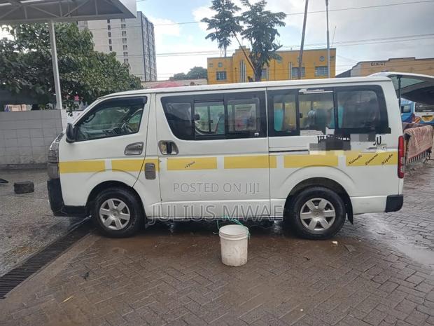 Toyota HiAce 2012 White - thumbnail 3