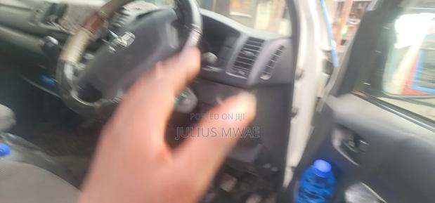 Toyota HiAce 2012 White - thumbnail 5