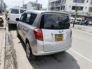 Toyota Ractis 2011 Silver