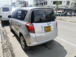 Toyota Ractis 2011 Silver