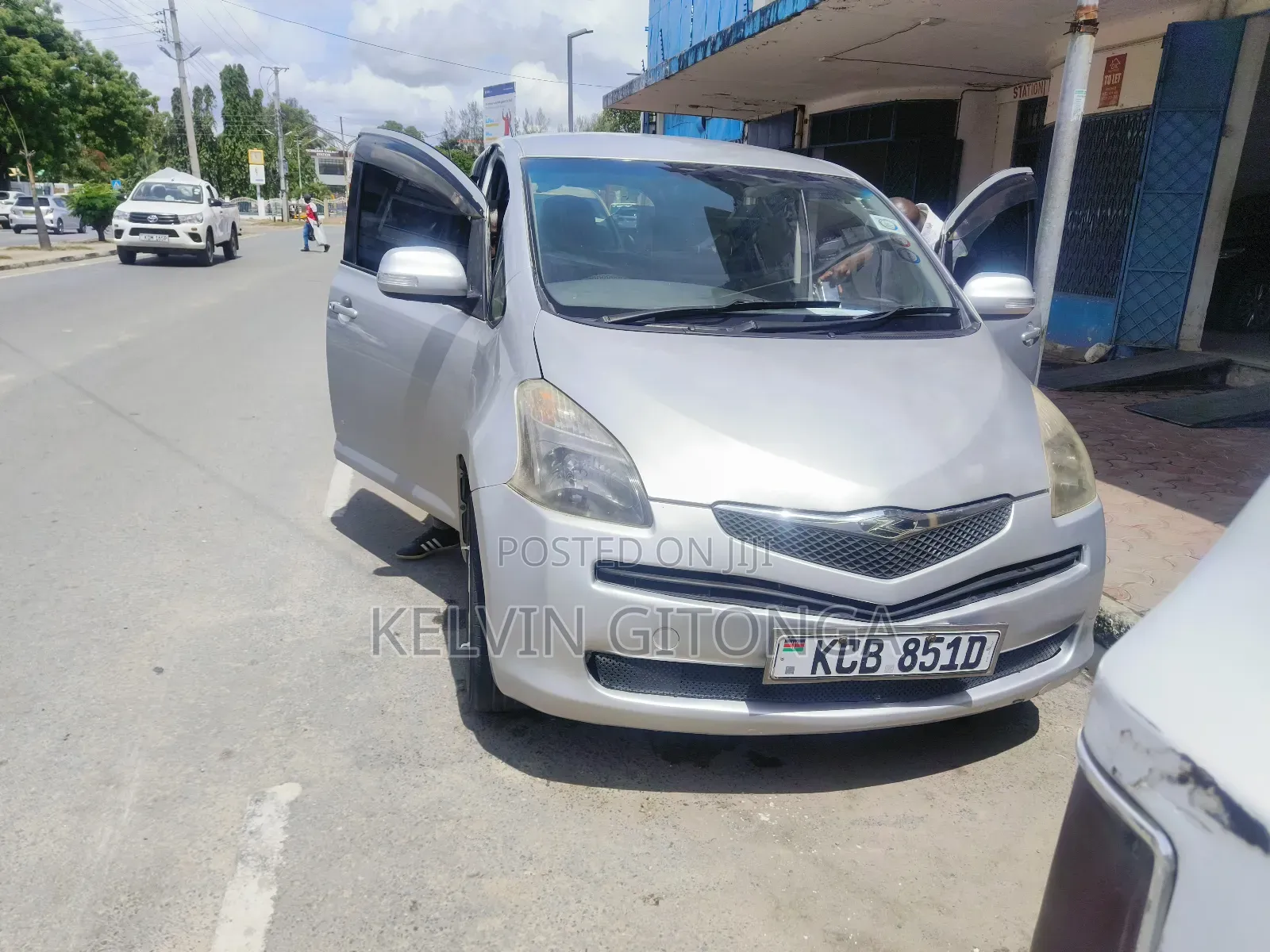 Toyota Ractis 2011 Silver