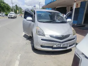 Toyota Ractis 2011 Silver