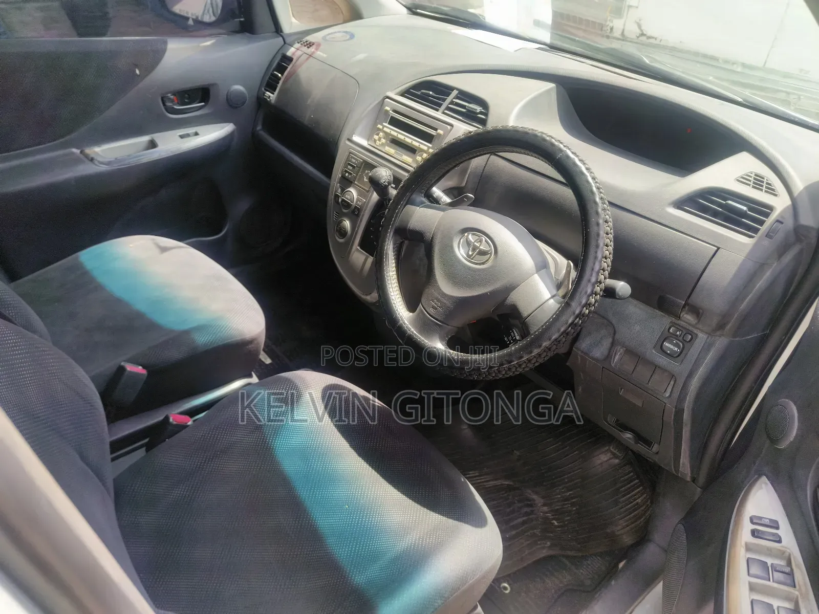 Toyota Ractis 2011 Silver