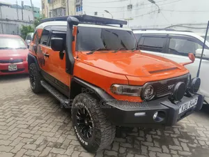 Toyota FJ Cruiser 2017 Orange