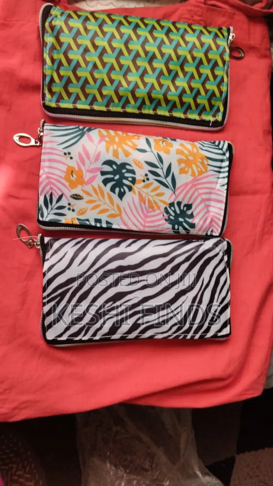 Title: Stylish Foldable Shopping Bag – Reusable Grocery Purse