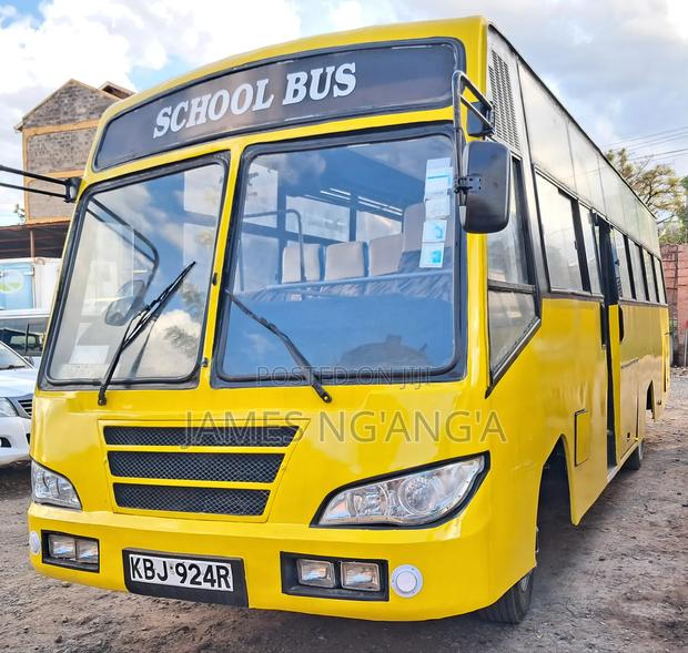 Isuzu FRR 2009 Yellow - main view