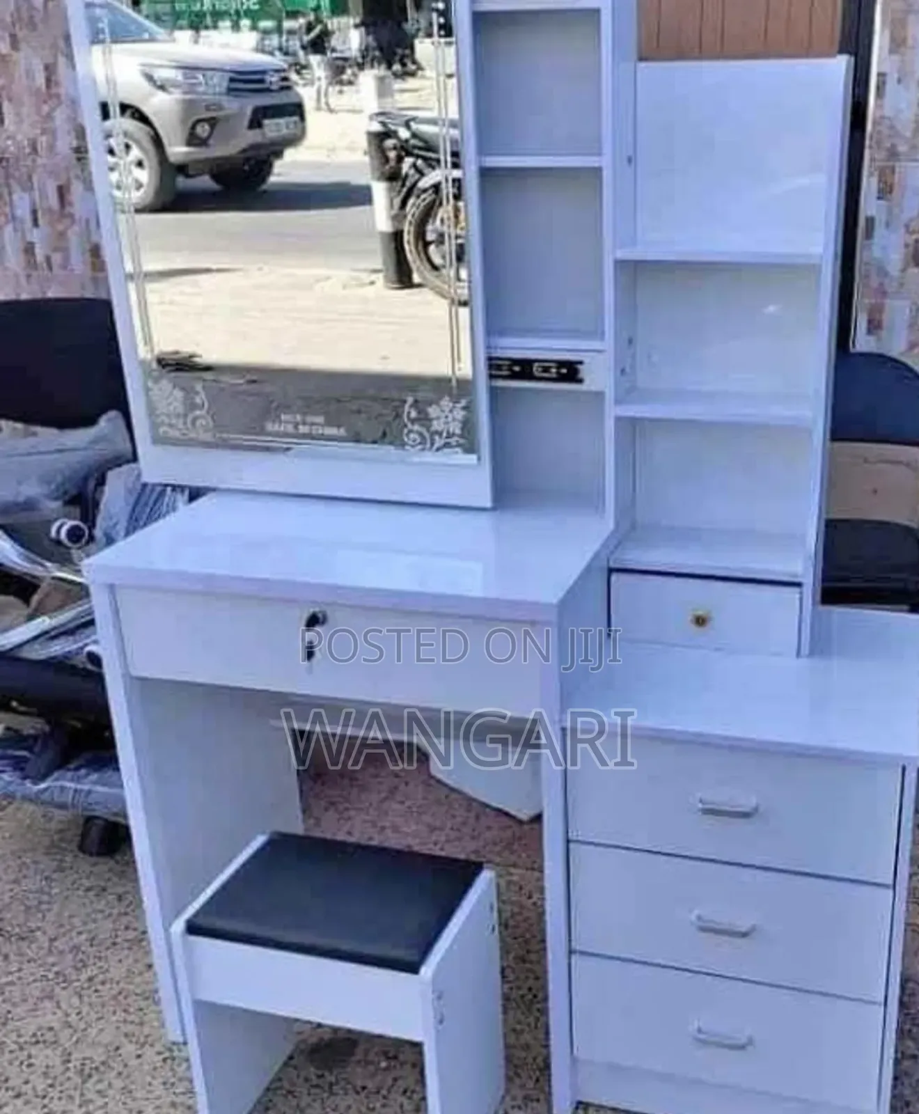 White Dressing Table With Sliding Mirror S(1)