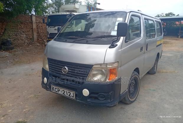 Nissan Caravan (Urvan) 2009 Silver - thumbnail 2