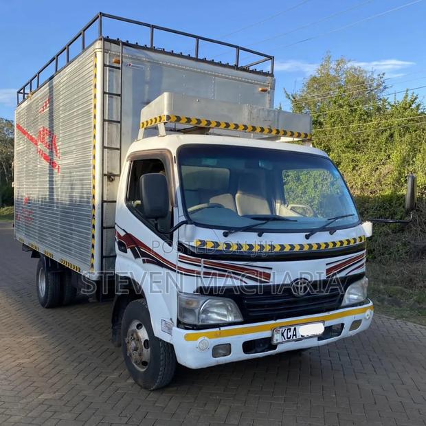 Toyota Dyna Double - main view