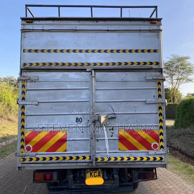 Toyota Dyna Double - thumbnail 4