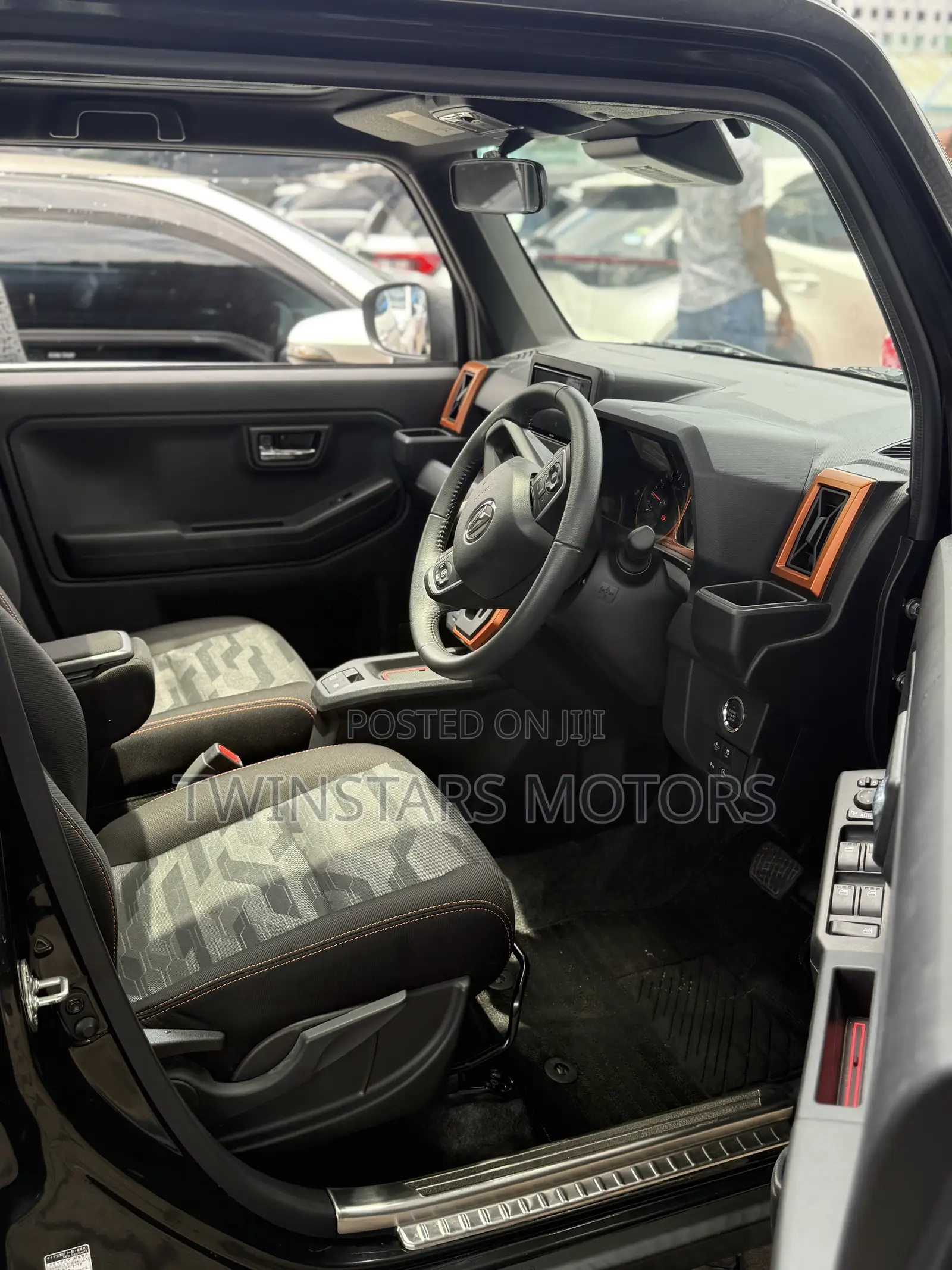 Daihatsu Tanto 660 FWD 2019 Black