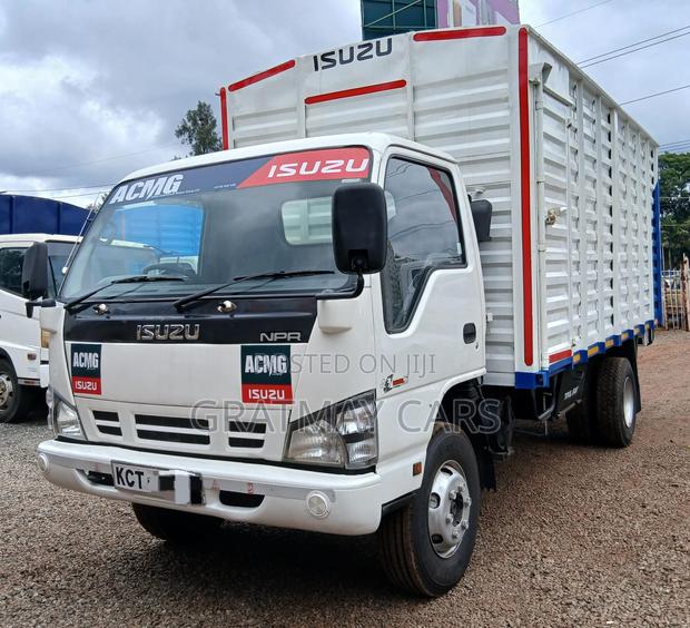 2019 Isuzu NPR - main view