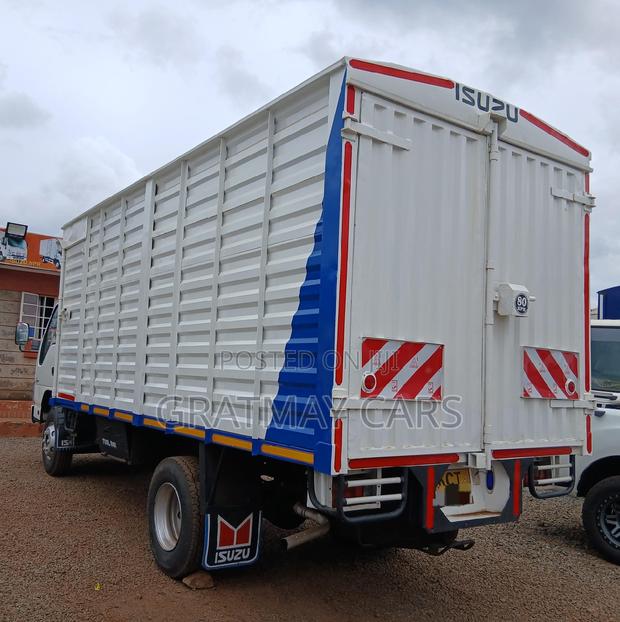 2019 Isuzu NPR - thumbnail 2