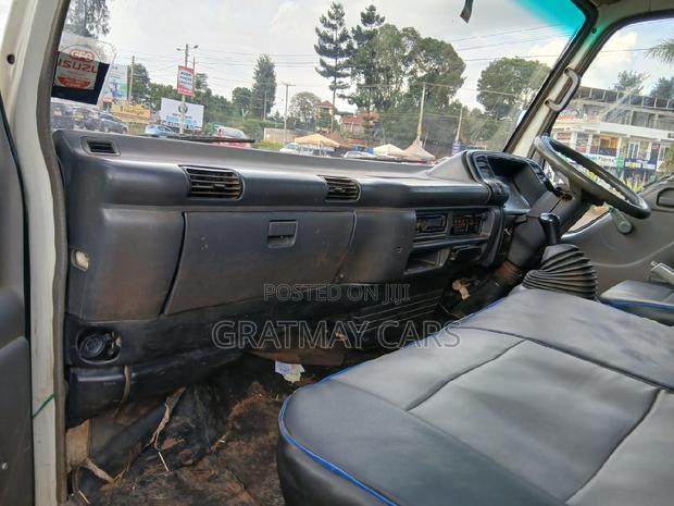 2018 Isuzu NPR - thumbnail 4