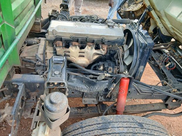 2018 Isuzu NPR - thumbnail 6