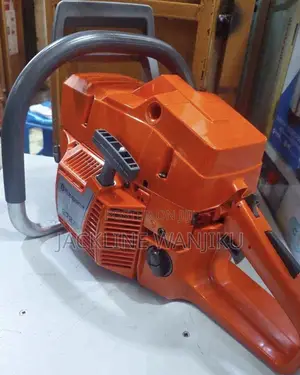 272xp Husqvarna Machine/ Husqvarna 272xp Powersaw/ Husqvarna Power Saw