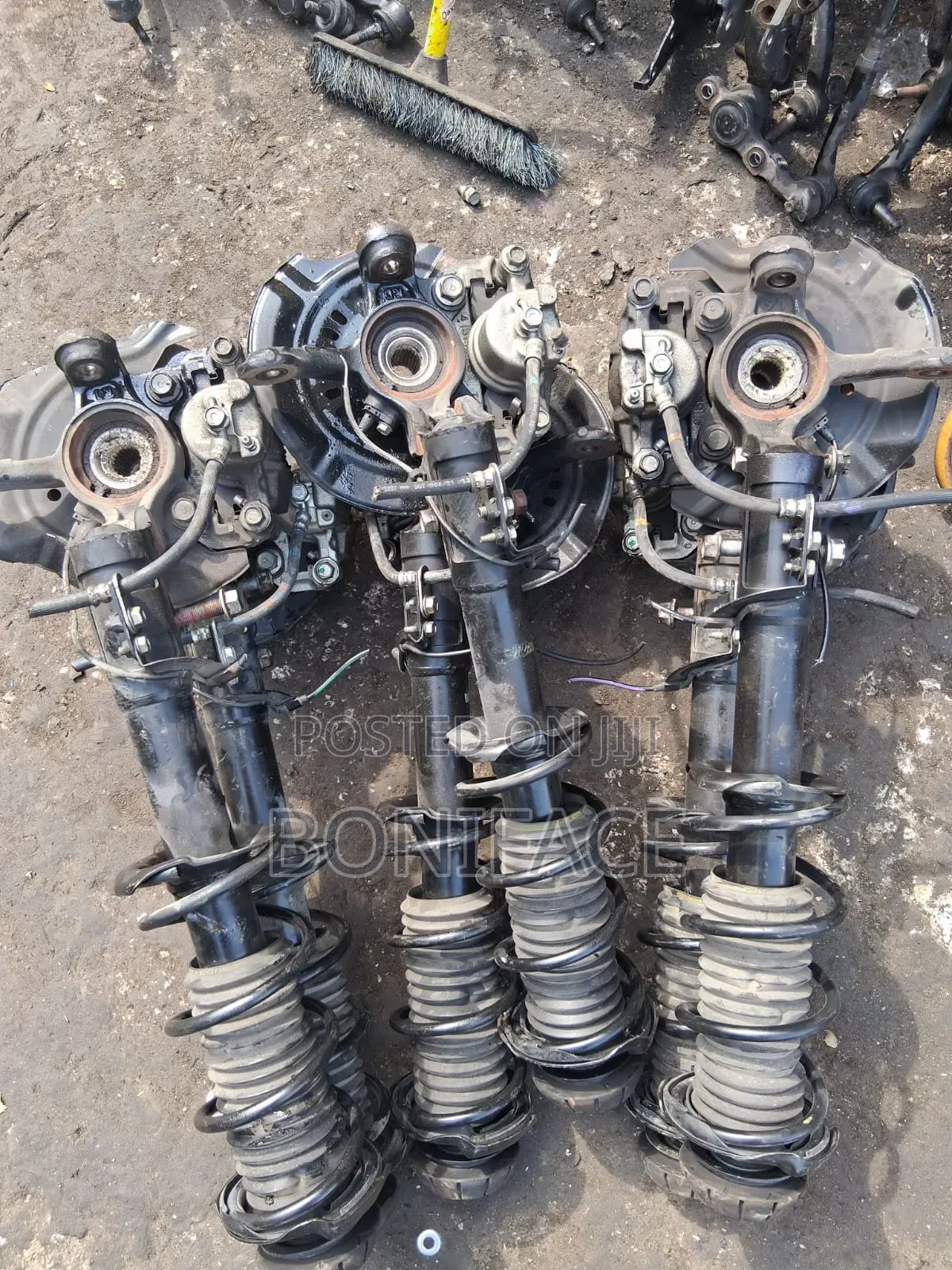 Daihatsu Mira Complete Front Hubs With Jumping