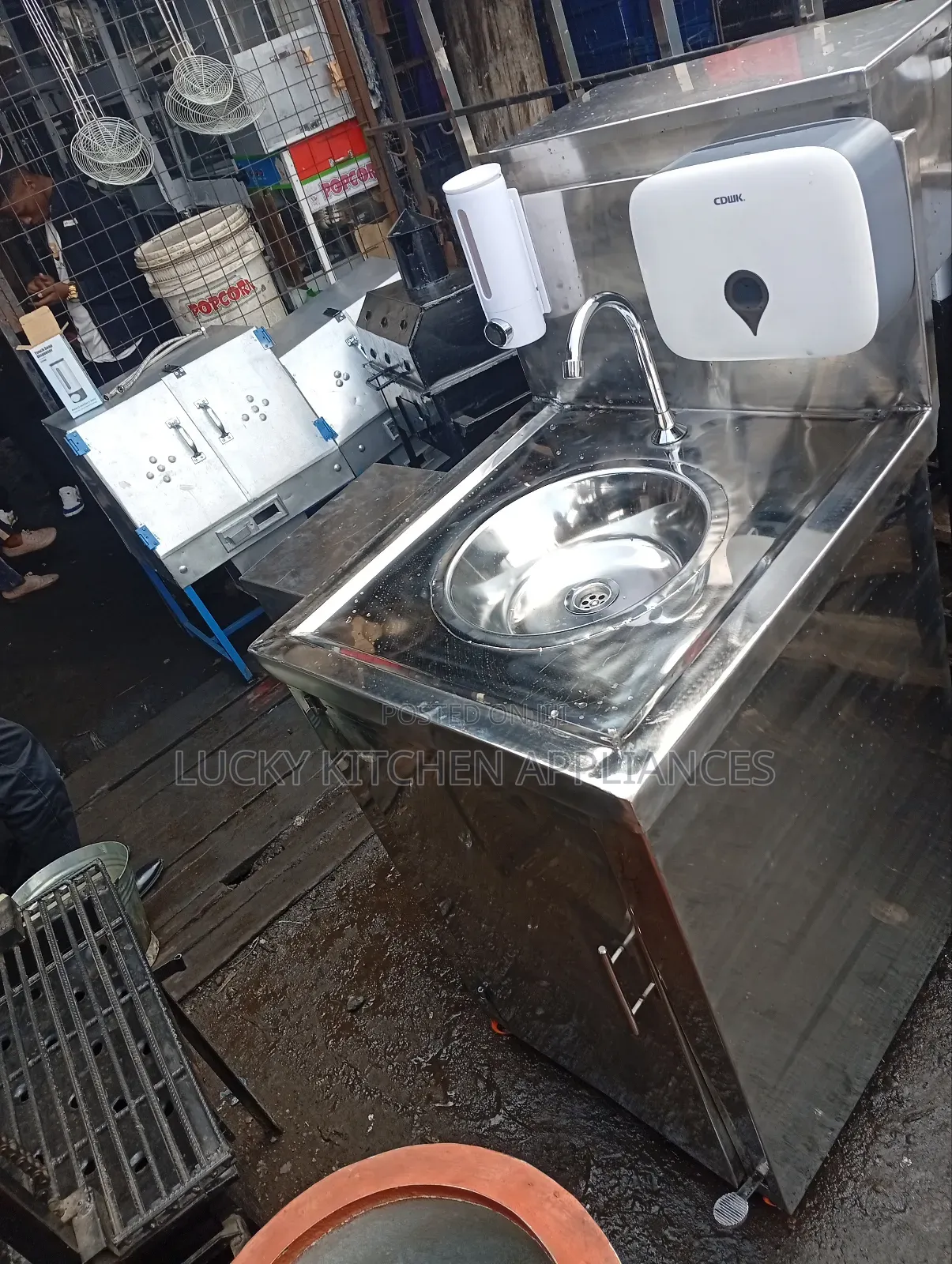 Heavy Duty Stainless Steel Hands Washing Station .