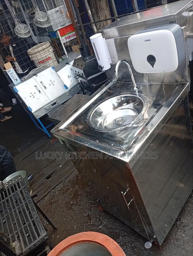 Heavy Duty Stainless Steel Hands Washing Station .