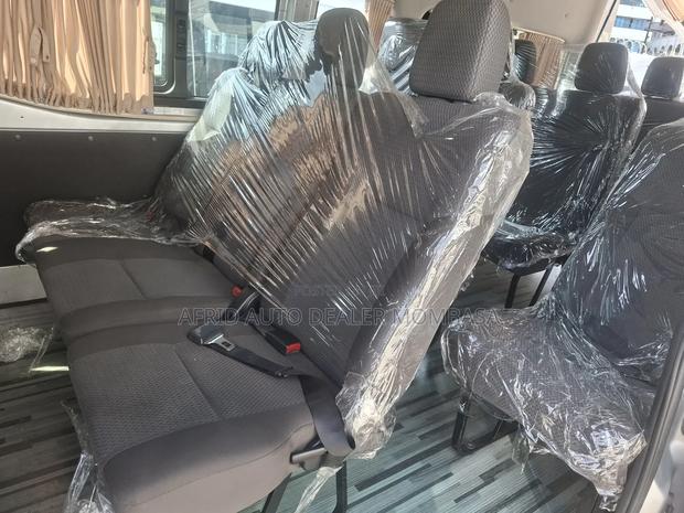 Nissan Caravan (Urvan) 2019 Silver - thumbnail 3