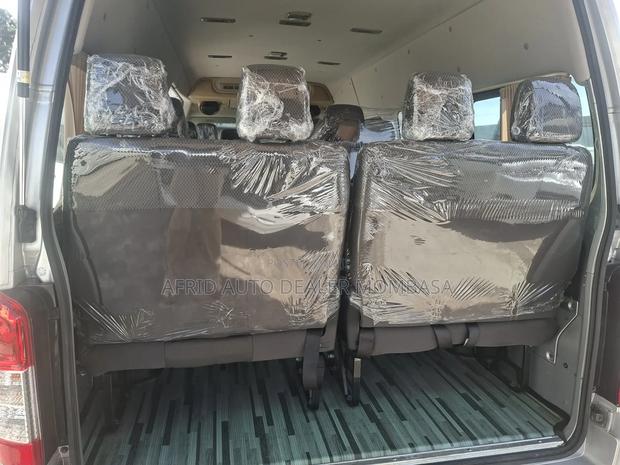 Nissan Caravan (Urvan) 2019 Silver - thumbnail 5