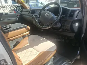 Toyota Grand HiAce 2018 Silver