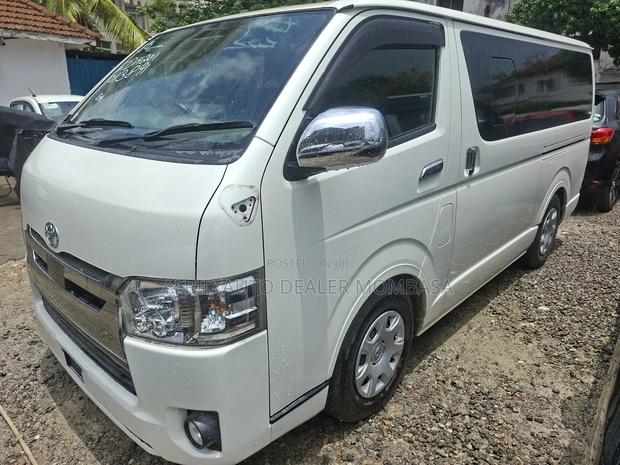 Toyota HiAce 2019 White - thumbnail 3