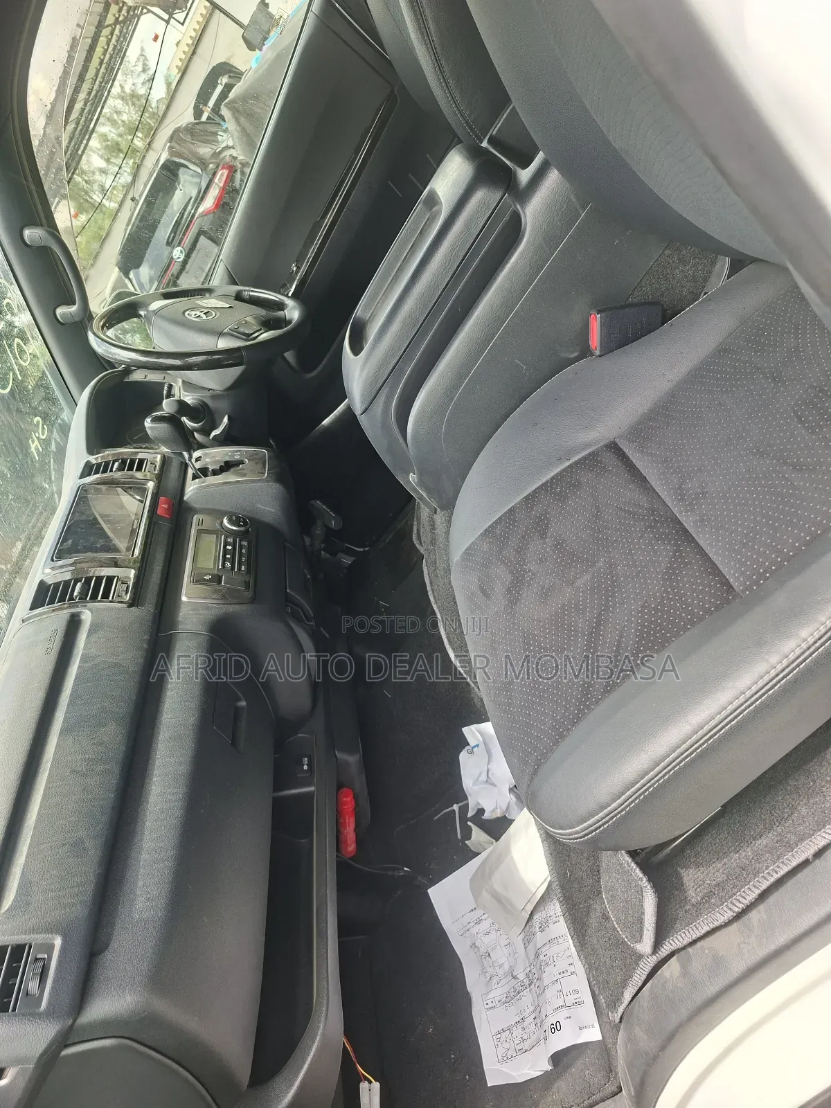 Toyota HiAce 2019 White