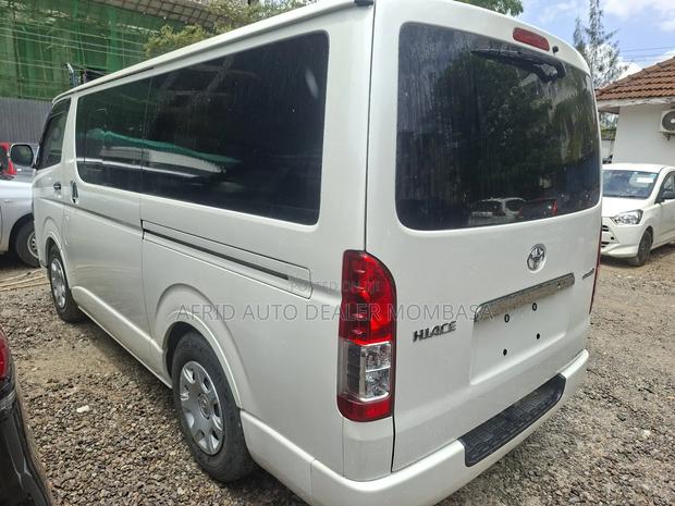 Toyota HiAce 2019 White - thumbnail 5