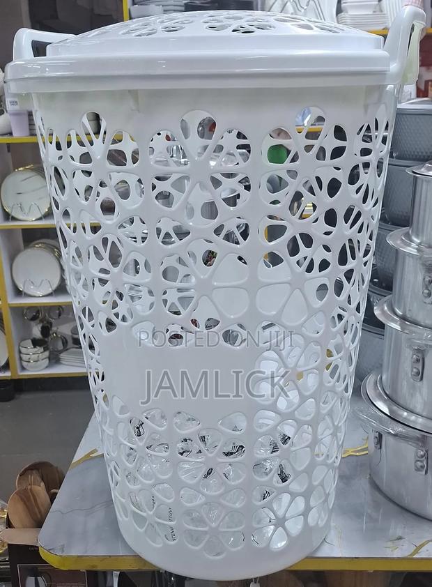 Laundry Basket With Lid - Pt - main view