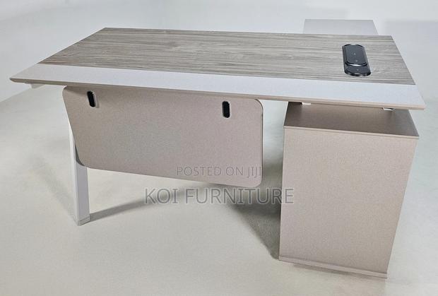 Office Desk : Executive L-shaped Corner Desk With A Modern Design