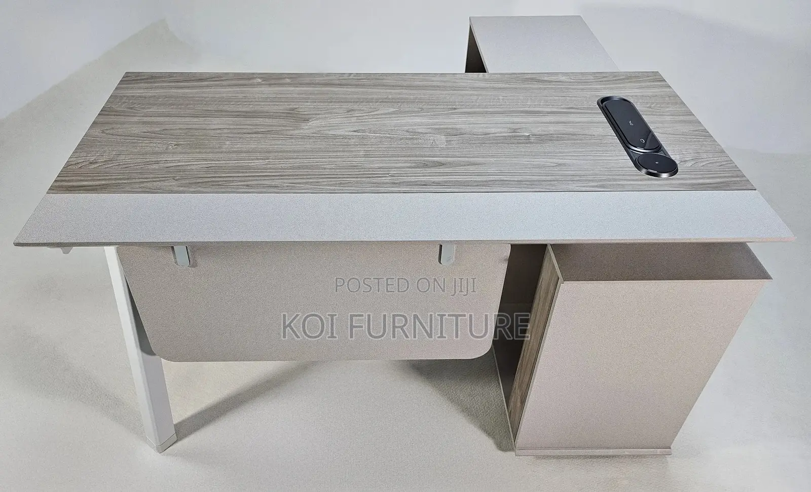 Office Desk : Executive L-shaped Corner Desk With A Modern Design