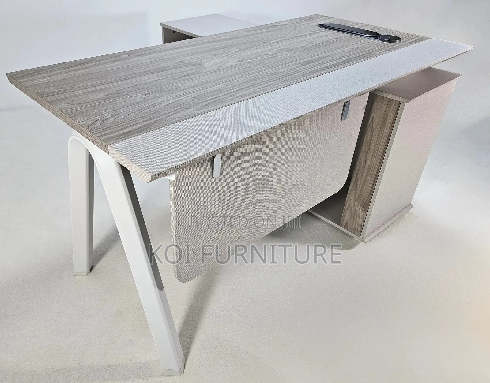 Office Desk : Executive L-shaped Corner Desk With A Modern Design