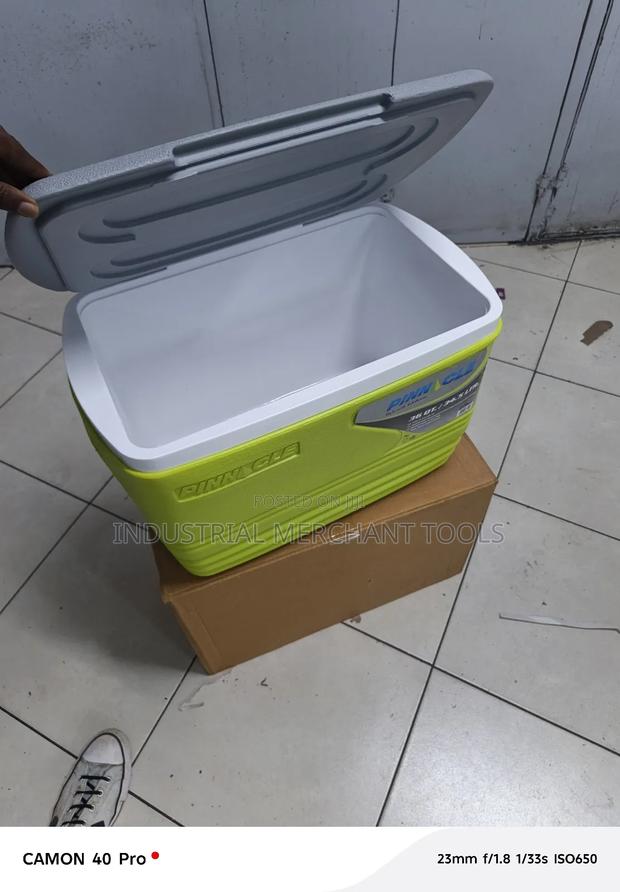 34ltrs Pinnacle Cooler Box - main view