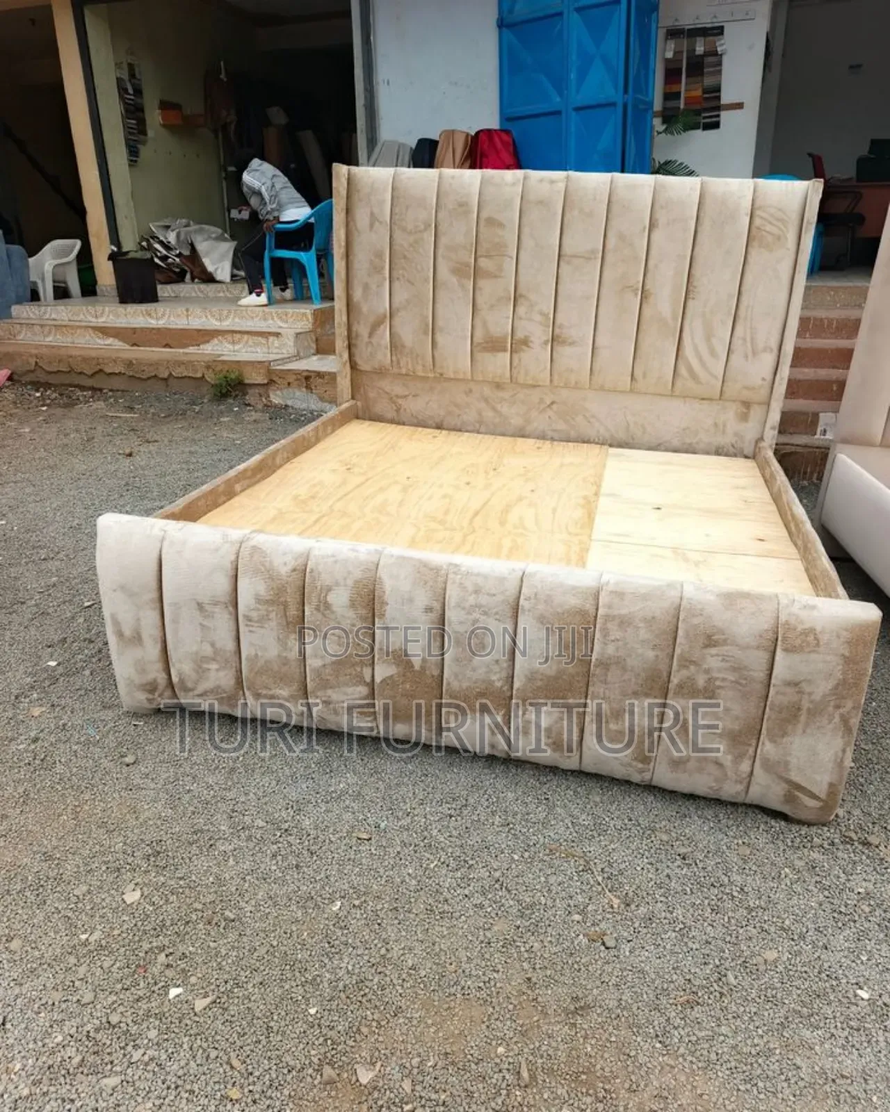 6by6 Chesterfield Bed