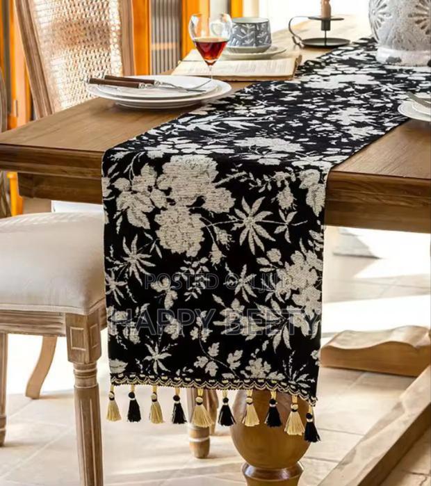 Geometric Pattern Table Runner - thumbnail 3