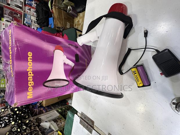Megaphone 1501 With Bluetooth, 2 Batteries and Charger - thumbnail 2