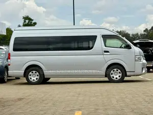 Toyota HiAce 2018 Silver